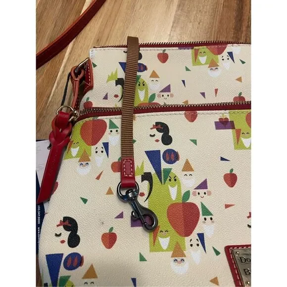 Disney Dooney & Bourke Bag - Snow White And The Seven Dwarfs - Crossbody - Picture 5 of 9
